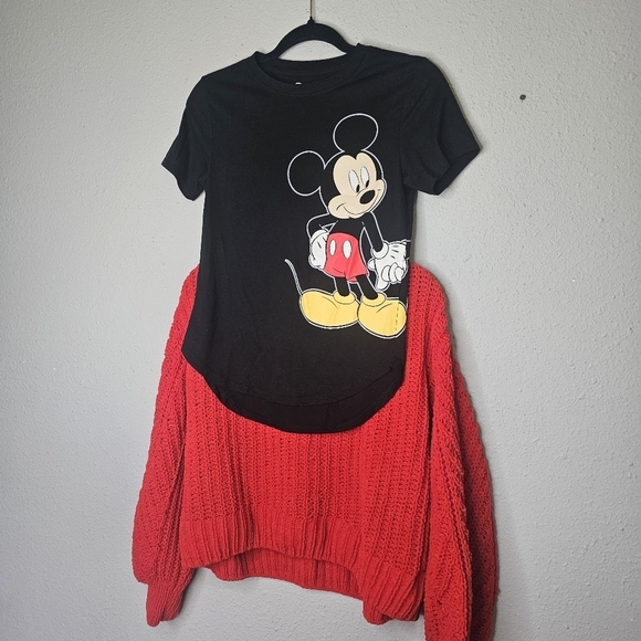 H&M Red Chunky Knit Crop Sweater PLUS Disney Mickey Minnie Tee‎ Shirt Size Small - Picture 1 of 14